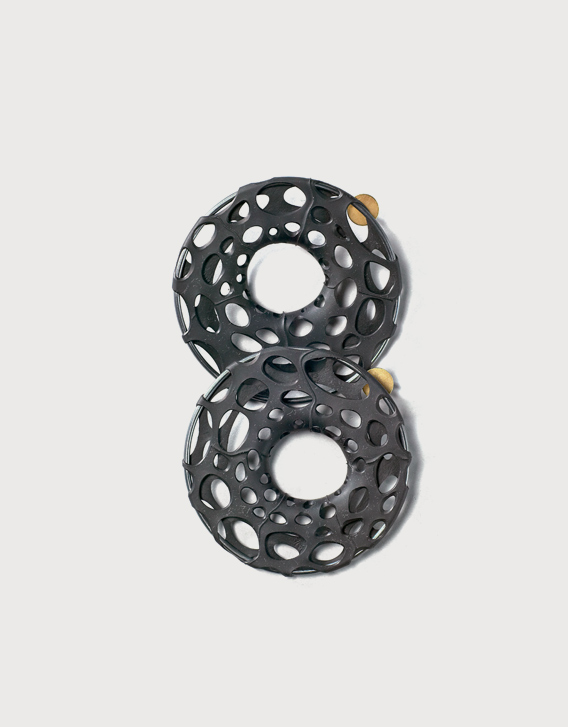 BI-RE-CYCLE - ear-rings, blackened silver, silver gold plated, rubber - Nikolay Sardamov Nikolay Sardamov - BI-RE-CYCLE - ear-rings, blackened silver, silver gold plated, rubber